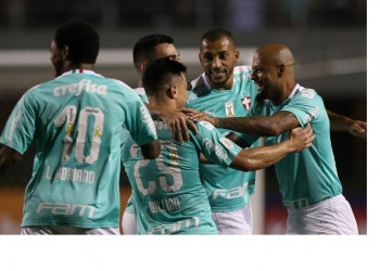 Palmeiras faz seis no CSA e se isola na briga com Fla pela liderança